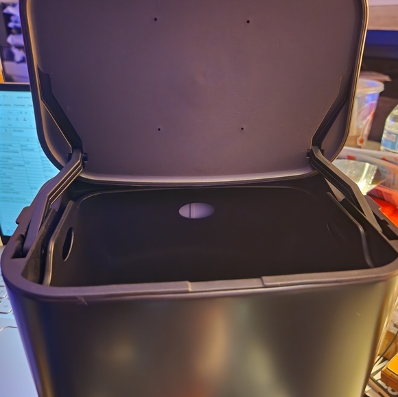 Compost bin - Picture 2 of 4